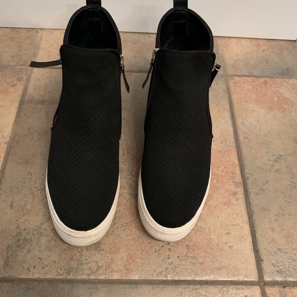 🌸Host Pick 🌸Steve Madden sneaker booties